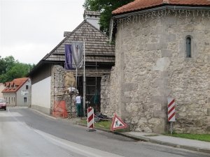 U tijeku radovi na sanaciji kolnog ulaza u dvorište Frankopanske kule