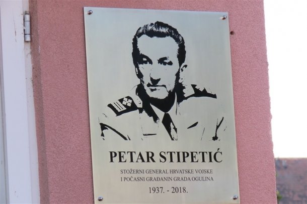 Ogulin za rođendan dobio Trg Petra Stipetića